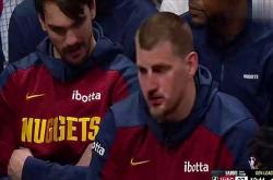 亚冠半决赛对决在即！丹佛掘金演练定位球，洛杉矶快船密集防守应对的简单介绍